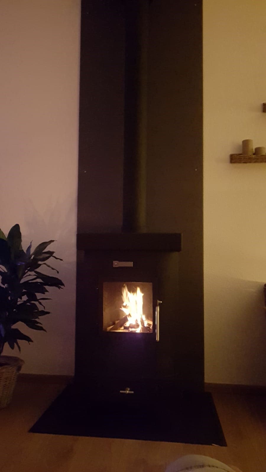 Sierlijke houtkachel detail