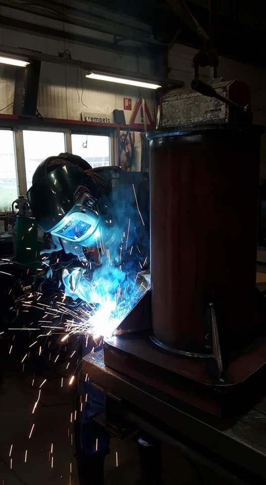 Otto Boven in zijn lasschuur