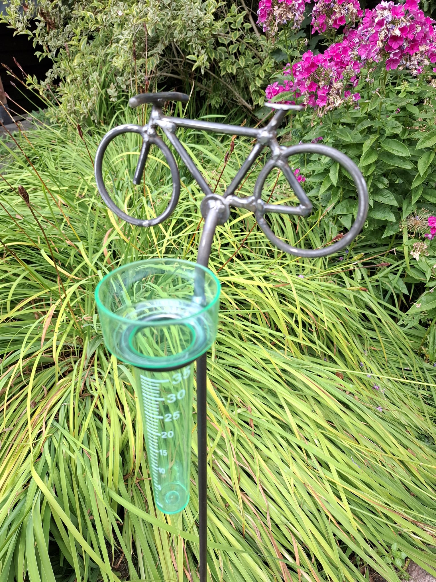 Leuke regenmeter met fiets 2