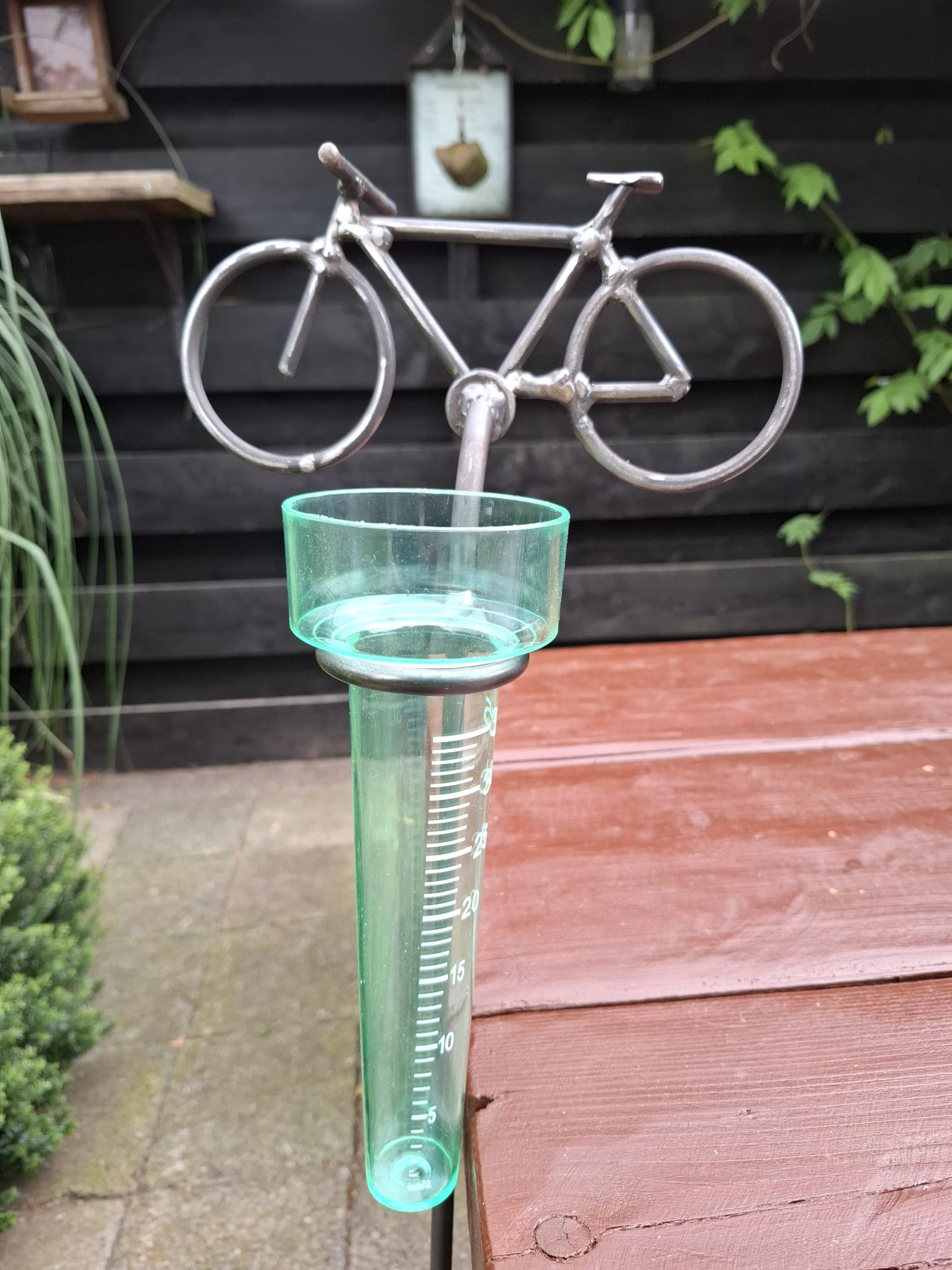 Leuke regenmeter met fiets 4