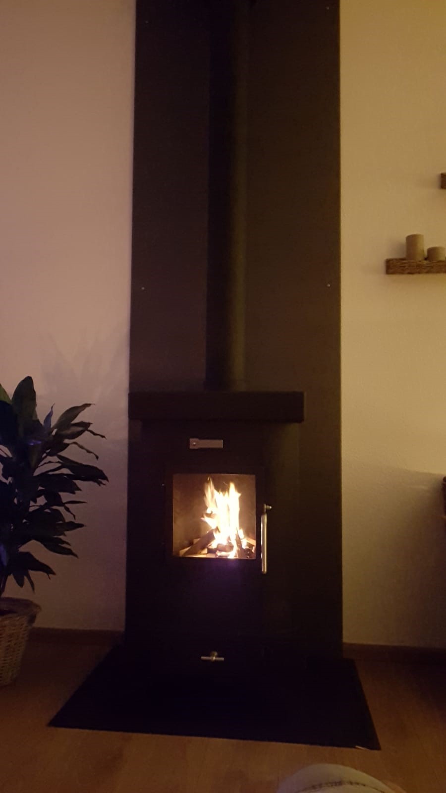 Sierlijke houtkachel detail