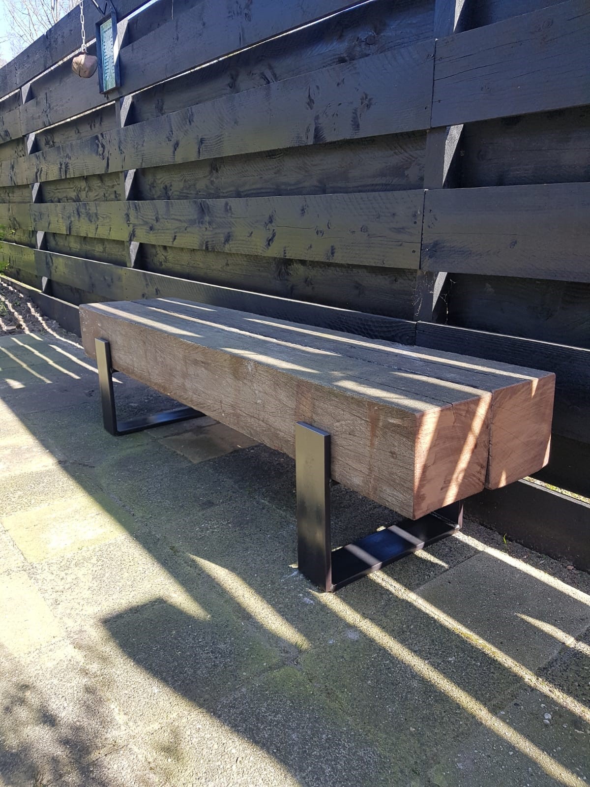 Tuinbankje met stalen poten